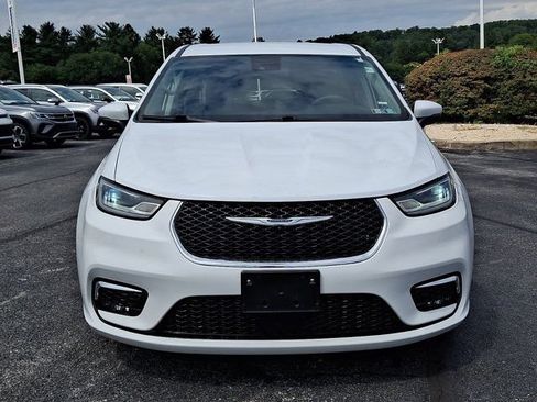 Certified 2023 Chrysler Pacifica Touring-L FWD image 2