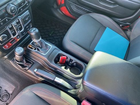 Used 2018 Jeep Wrangler Unlimited Rubicon image 24