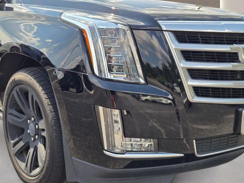 Used 2016 Cadillac Escalade Premium RWD image 2