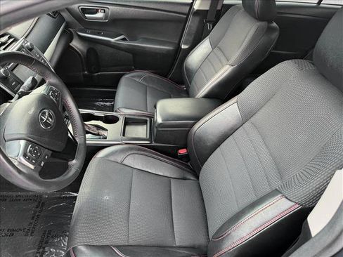 Used 2017 Toyota Camry SE FWD image 10