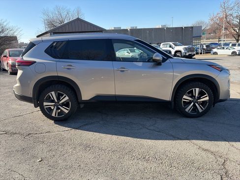 Used 2024 Nissan Rogue SL image 4