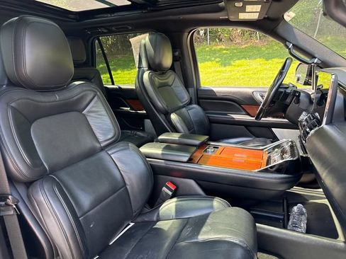 Used 2018 Lincoln Navigator Reserve w/ Technology Package AWD/4WD image 14