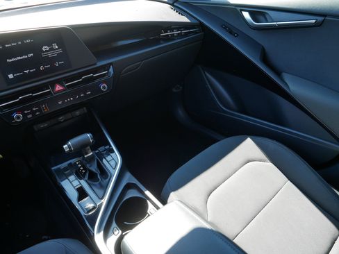 Certified 2023 Kia Niro LX image 12