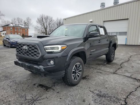 Used 2020 Toyota Tacoma TRD Sport image 4
