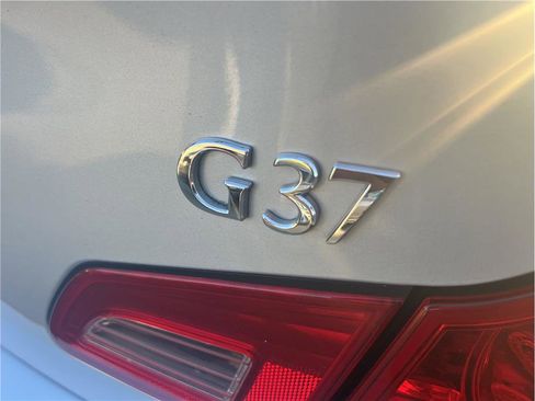 Used 2009 INFINITI G37 Journey w/ Premium Pkg image 10