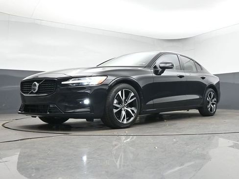 Used 2025 Volvo S60 B5 Plus AWD/4WD image 38