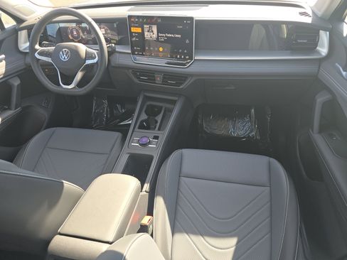 New 2026 Volkswagen Tiguan SE image 18