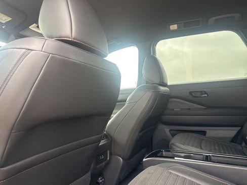 Certified 2025 Nissan Pathfinder Rock Creek image 38