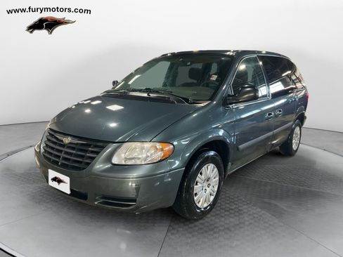 Used 2006 Chrysler Town & Country image 7