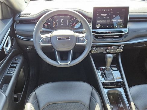 Used 2025 Jeep Compass Latitude w/ Altitude Special Edition image 12