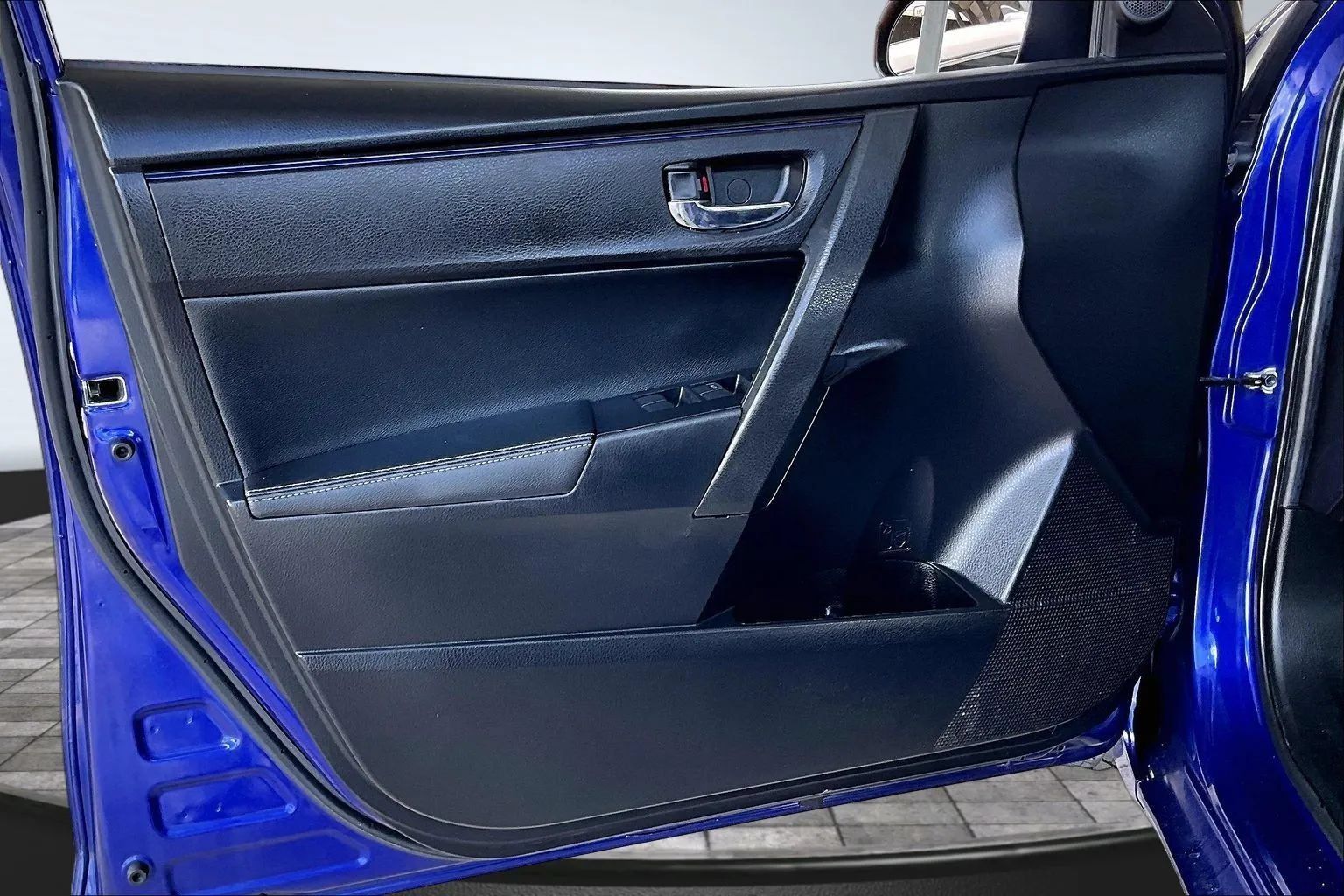 Used 2019 Toyota Corolla SE FWD image 17