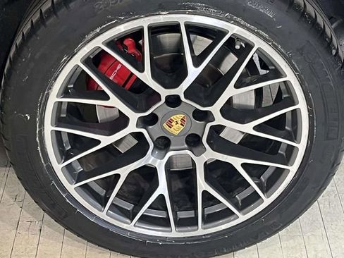 Certified 2018 Porsche Macan Turbo image 12