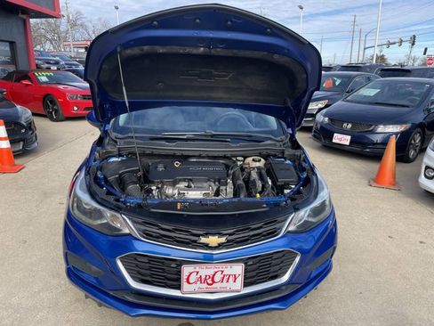 Used 2017 Chevrolet Cruze LT w/ Convenience Package image 5