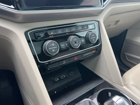 Used 2018 Volkswagen Atlas SEL FWD image 17