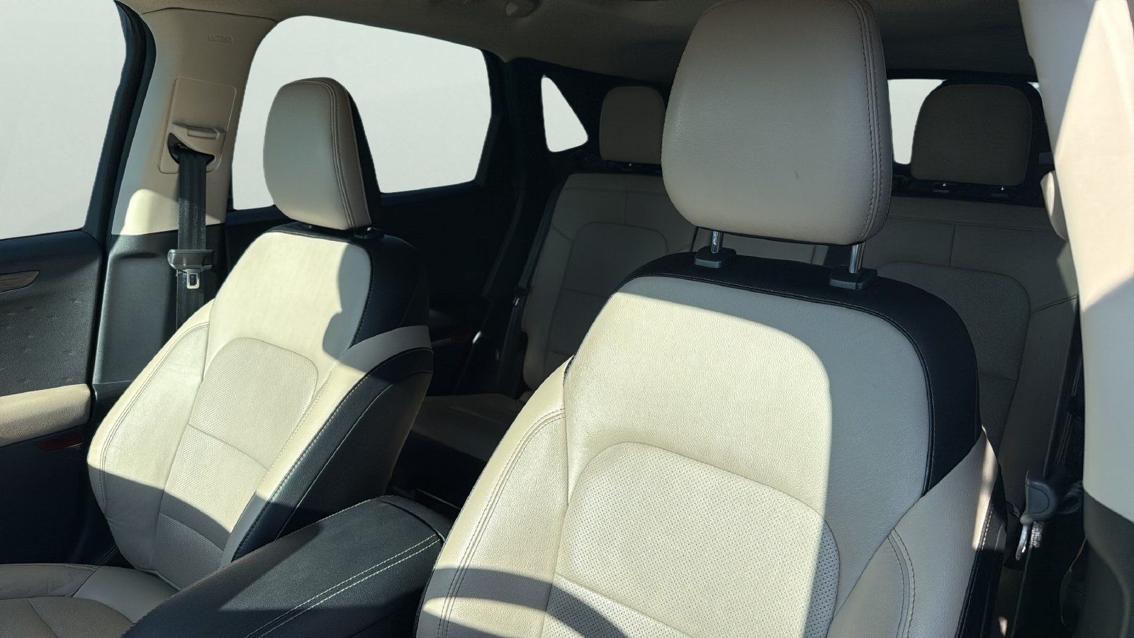 Used 2020 Ford Escape Titanium FWD image 7
