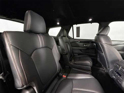 Used 2025 Honda Pilot TrailSport image 40