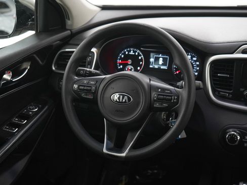 Used 2017 Kia Sorento FWD image 14