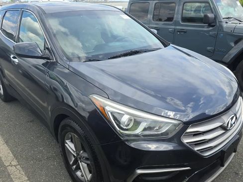 Used 2017 Hyundai Santa Fe Sport FWD image 2