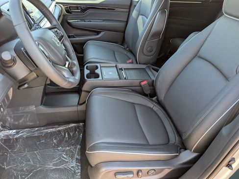 New 2026 Honda Odyssey Touring image 5