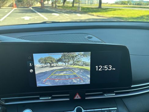 Used 2025 Hyundai Elantra SEL image 18