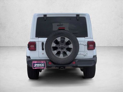 Used 2018 Jeep Wrangler Unlimited Sahara AWD/4WD image 7
