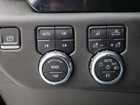 Used 2024 GMC Sierra 2500 SLT w/ SLT Premium Package image 34