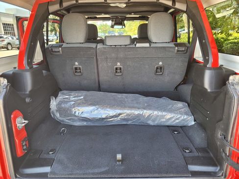 Used 2025 Jeep Wrangler Unlimited Sahara AWD/4WD image 23