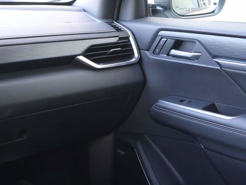 Used 2025 GMC Acadia Elevation image 17