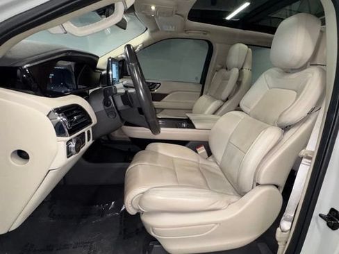 Used 2021 Lincoln Navigator Reserve w/ Luxury Package AWD/4WD image 17