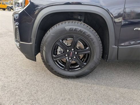 Used 2022 GMC Acadia AT4 w/ Technology Package image 9