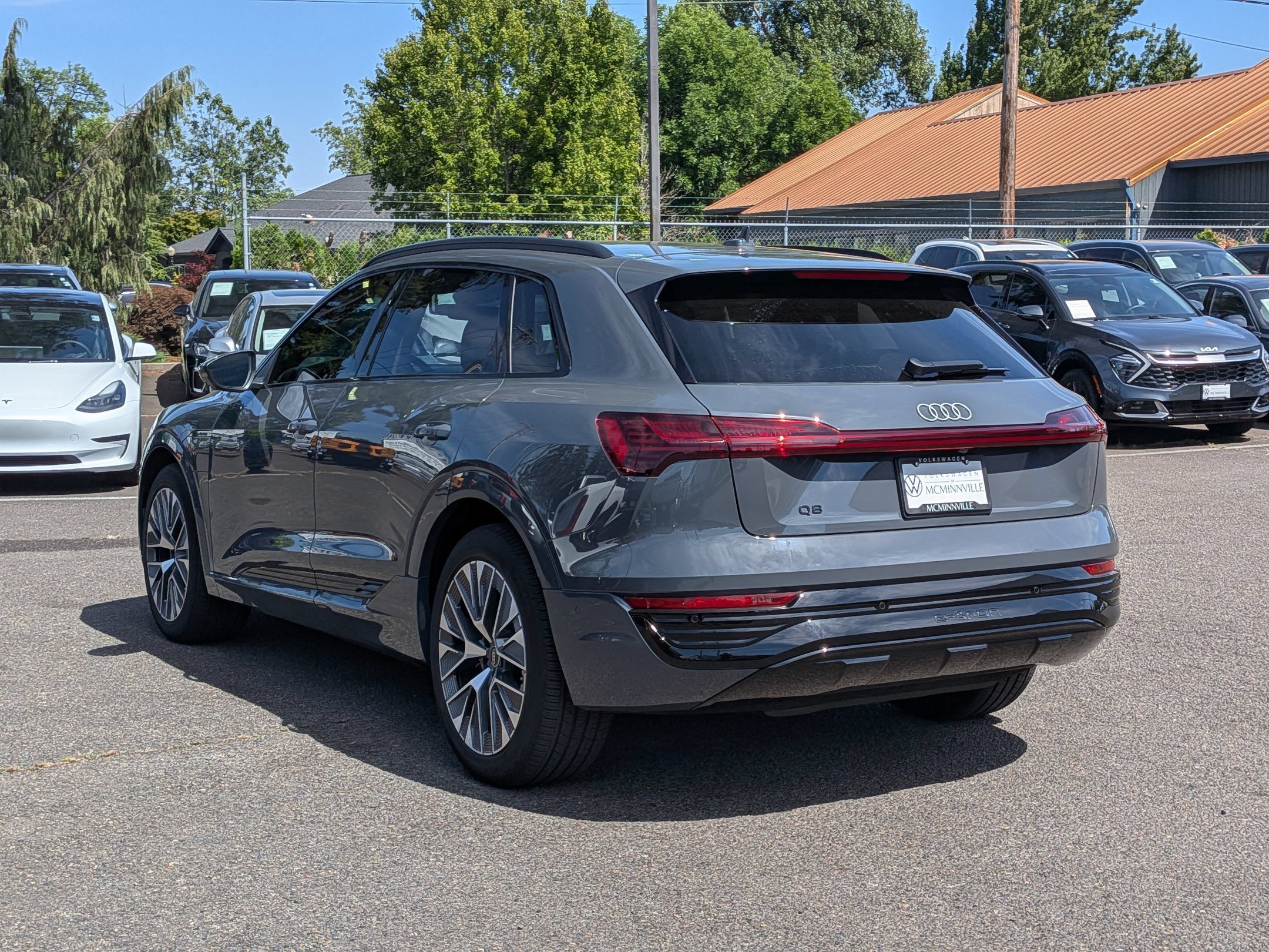Used 2024 Audi Q8 e-tron Prestige w/ Prestige Package AWD/4WD image 3