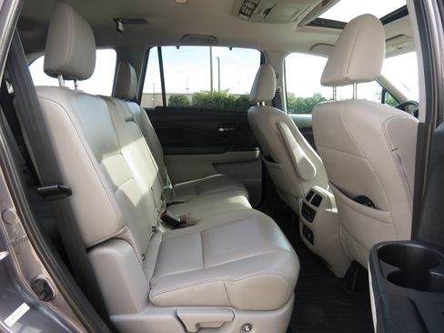 Used 2016 Honda Pilot Touring image 38