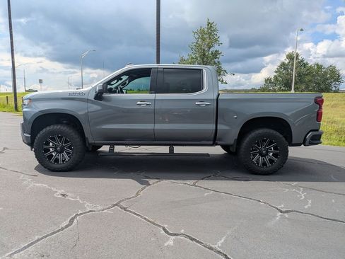 Used 2019 Chevrolet Silverado 1500 High Country w/ Technology Package AWD/4WD image 7