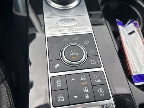 Used 2017 Land Rover Discovery First Edition AWD/4WD image 9