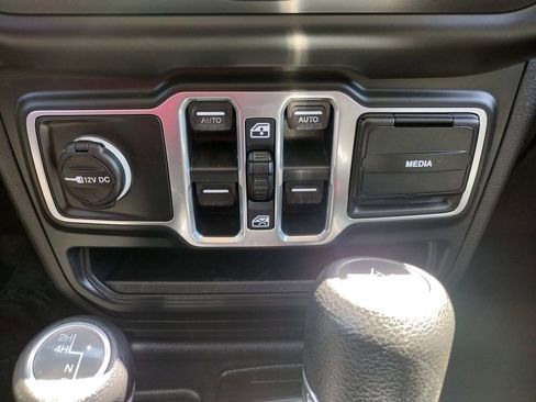 Used 2018 Jeep Wrangler Unlimited Sport w/ Dual Top Group AWD/4WD image 27