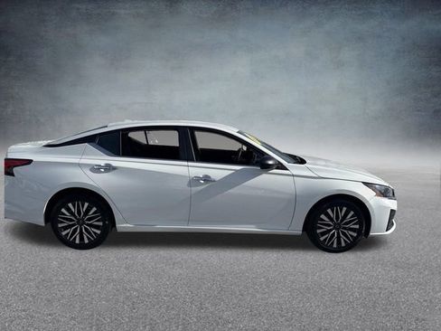 Used 2025 Nissan Altima 2.5 SV image 5