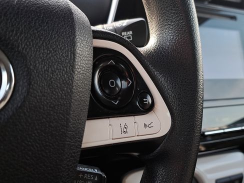 Used 2017 Toyota Prius Two image 25