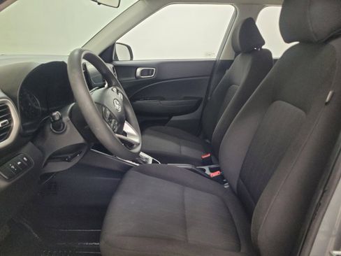 Used 2021 Hyundai Venue SE FWD image 17