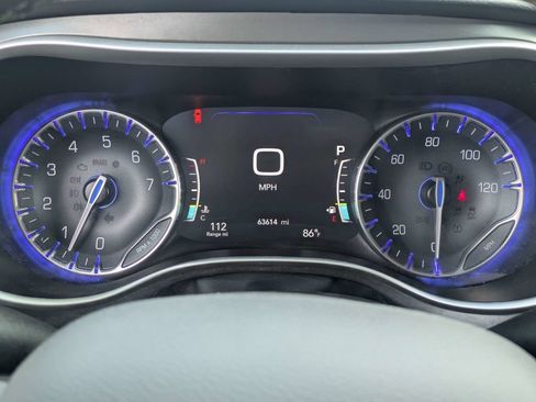 Used 2023 Chrysler Pacifica Touring-L FWD image 30