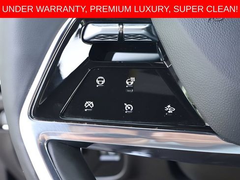 Used 2025 Cadillac Escalade Premium Luxury AWD/4WD image 25