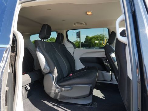 Used 2020 Chrysler Voyager L FWD image 26