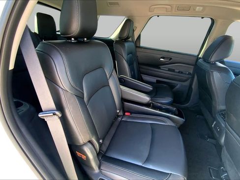 Used 2024 Nissan Pathfinder SL w/ SL Premium Package AWD/4WD image 18