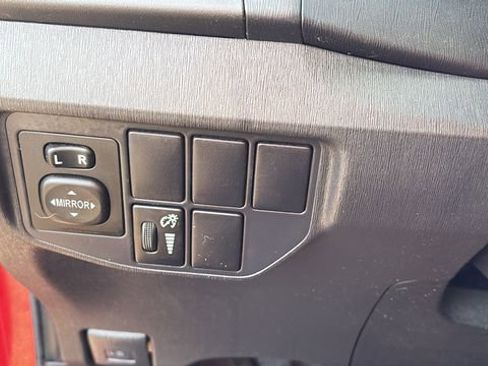 Used 2014 Toyota Prius Three image 18