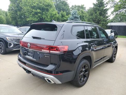 Used 2024 Volkswagen Atlas Peak Edition SE AWD/4WD image 4