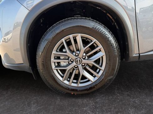 Used 2025 Nissan Rogue S FWD image 9