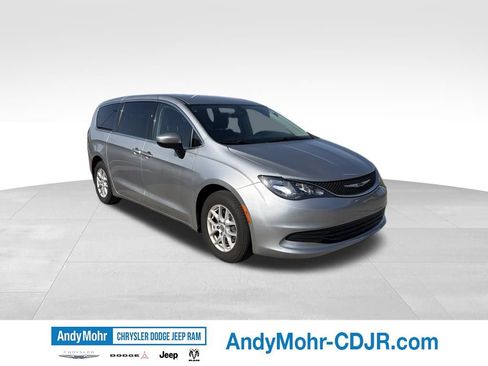 Used 2017 Chrysler Pacifica LX FWD image 1