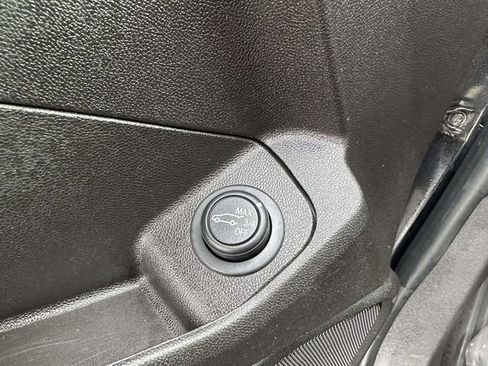 Used 2024 GMC Terrain SLT image 33