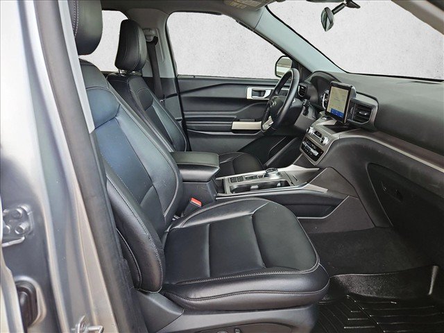 Used 2021 Ford Explorer XLT w/ Equipment Group 202A RWD image 15