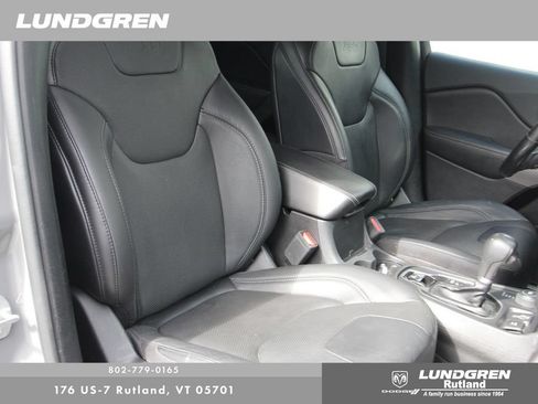 Used 2021 Jeep Cherokee Limited w/ Mopar Interior Package AWD/4WD image 24