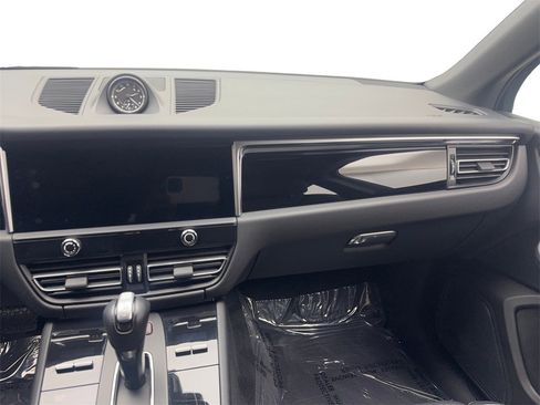 Used 2023 Porsche Macan image 52